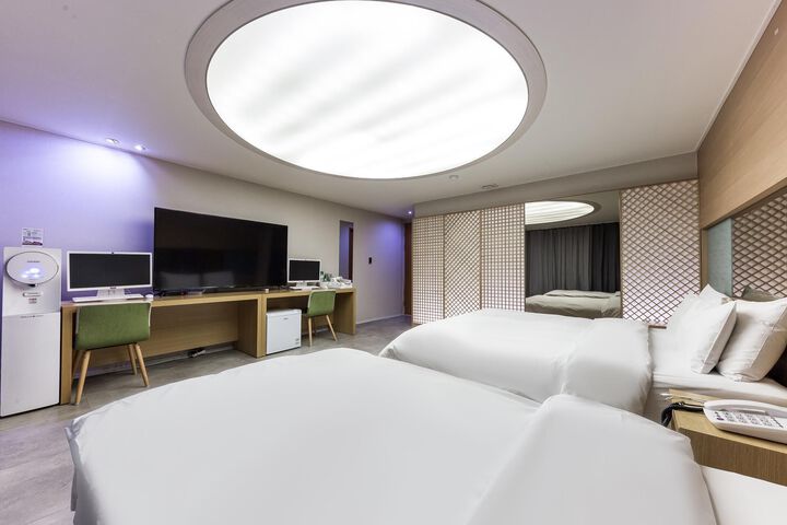 Room 32 of 120