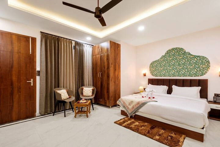 Room 3 of 25