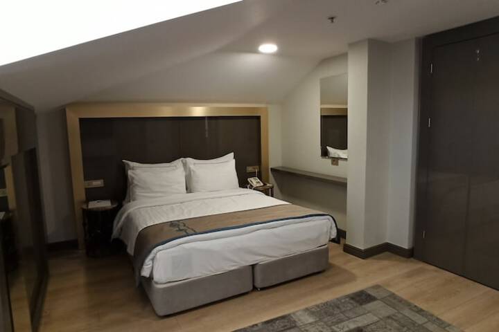 Room 15 of 40