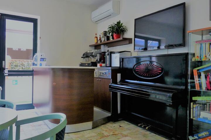 Lounge 81 of 119
