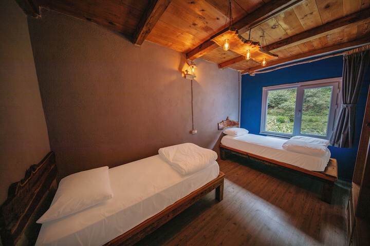 Room 2 of 16