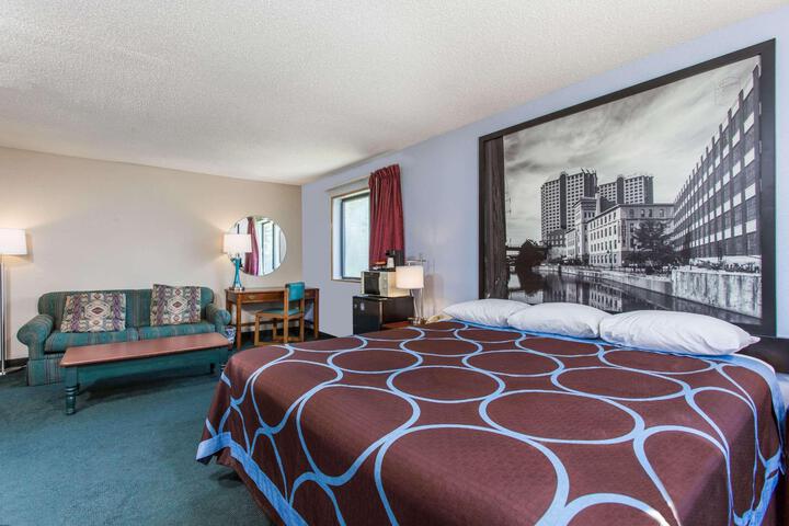 1 King Bed (1 of 9)