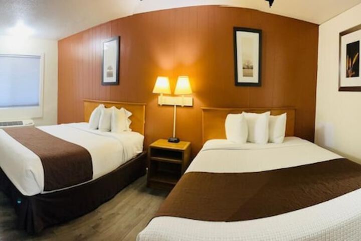 2 Double Beds (12 of 27)