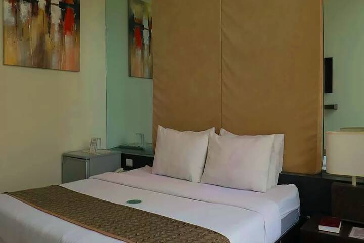 Room 10 of 32