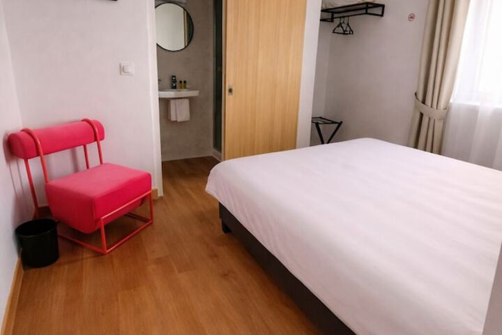 Room 3 of 15