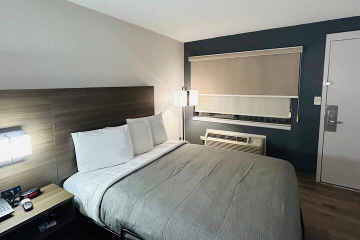 Room 9 of 24