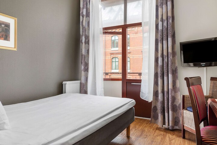 Room 8 of 30