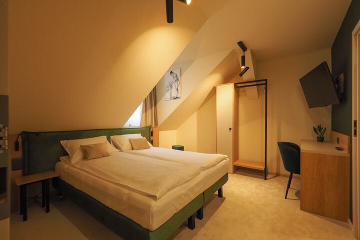 Room 19 of 74