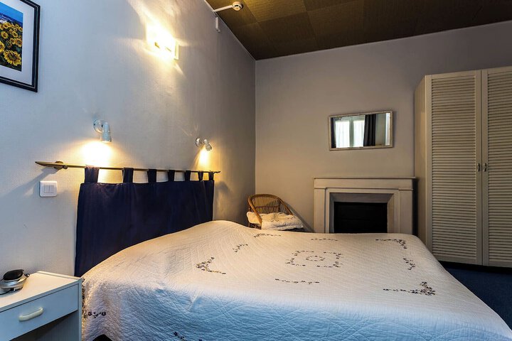 Room 28 of 64