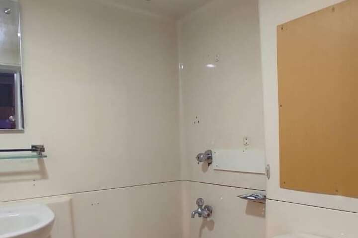 Room 25 of 100