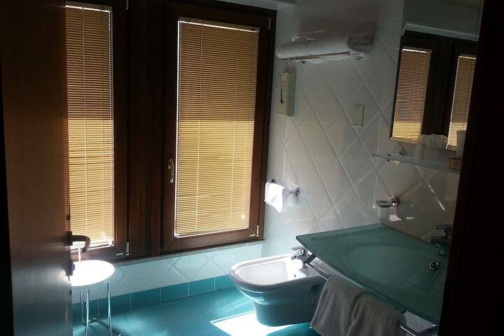 Room 9 of 20