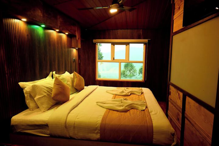 Room 13 of 96