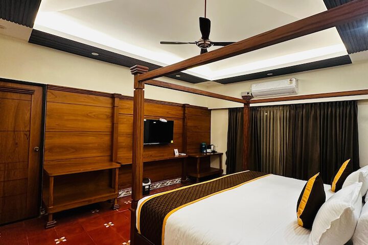Room 13 of 71