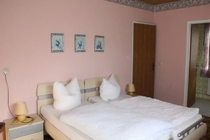 Room 3 of 12