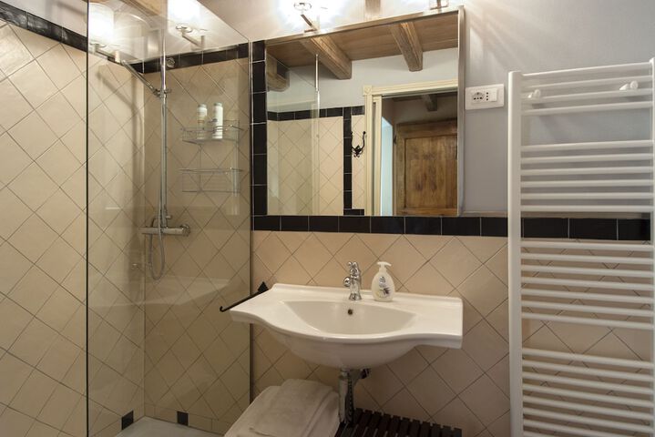 Room 12 of 25