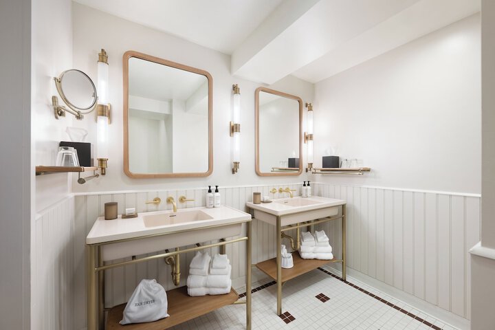Bathroom sink