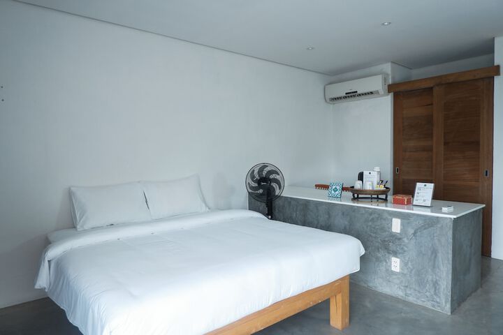 Room 6 of 49