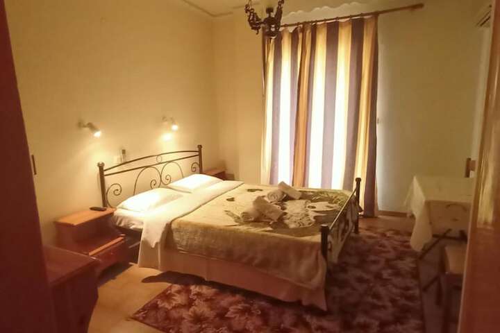 Room 16 of 37