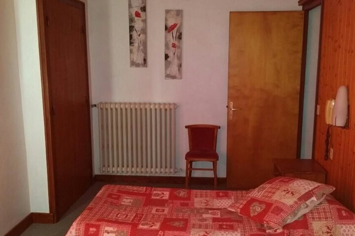 Room 2 of 35