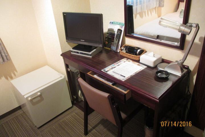 Room 10 of 33