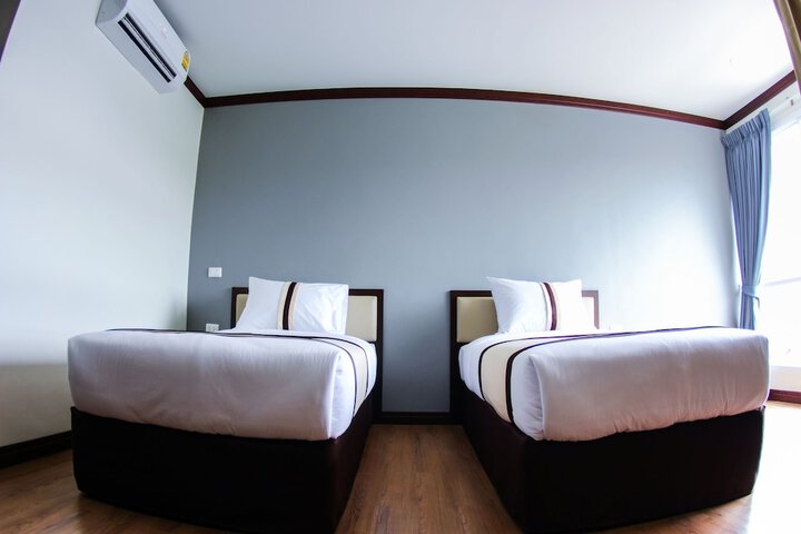 Room 6 of 43