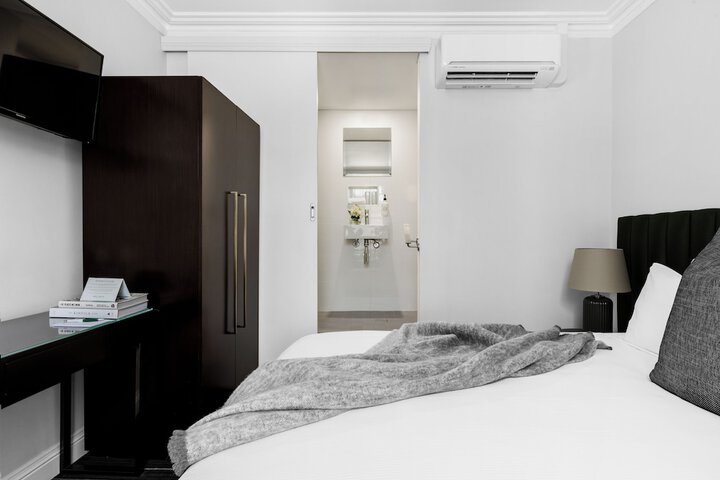 Room 13 of 35
