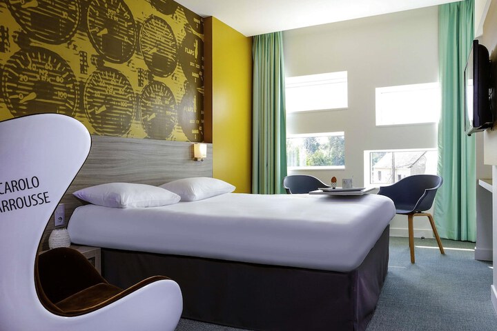 Room 9 of 44