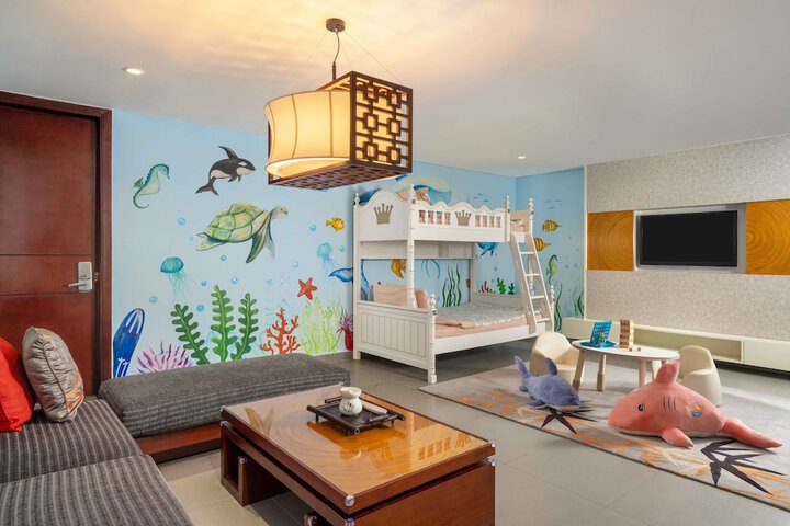 Room 53 of 252