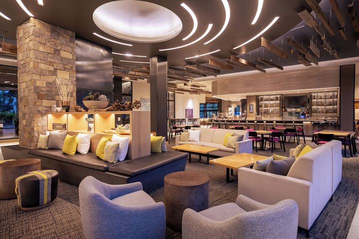 Lobby lounge