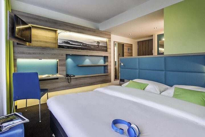 Room 32 of 77