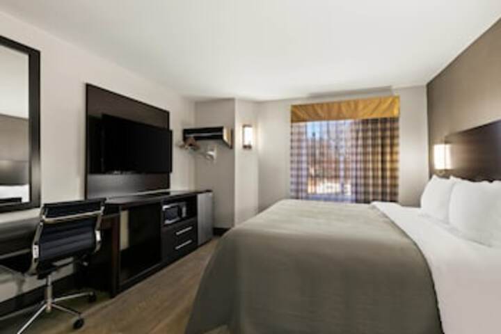 Room 10 of 32