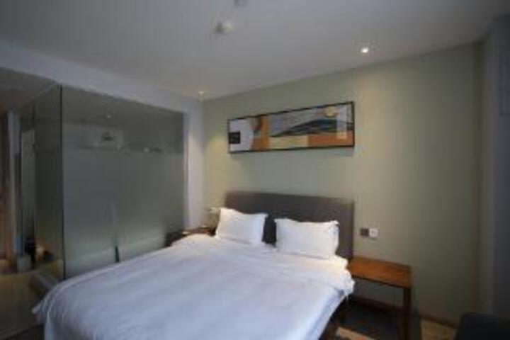 Room 7 of 8
