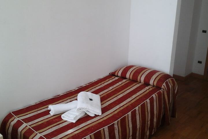Room 5 of 92