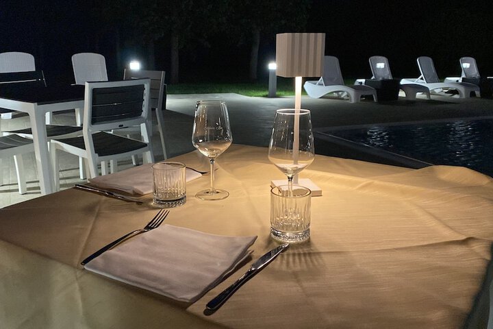 Dining 21 of 48