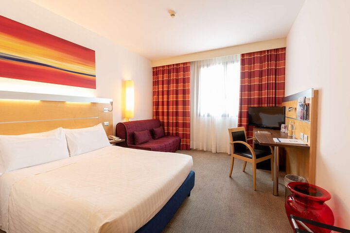 Room 14 of 33