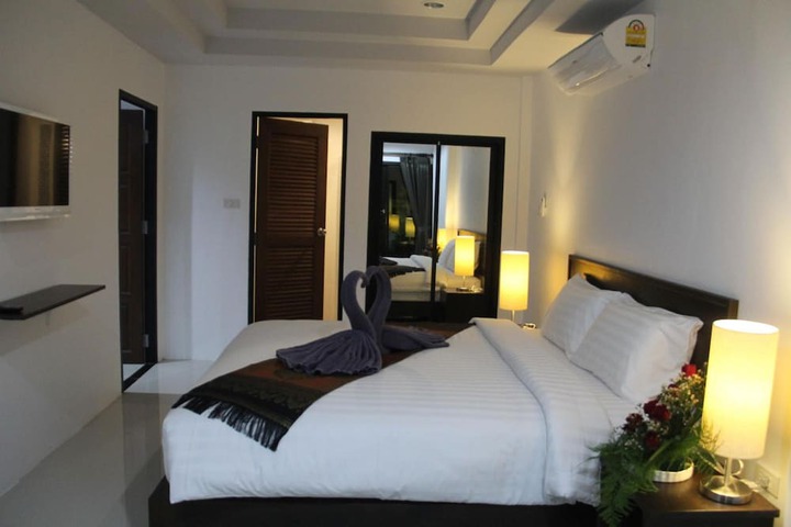 Room 11 of 34