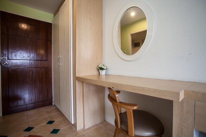 Room 19 of 42