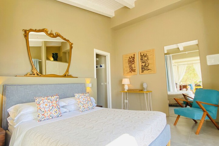 Room 6 of 104