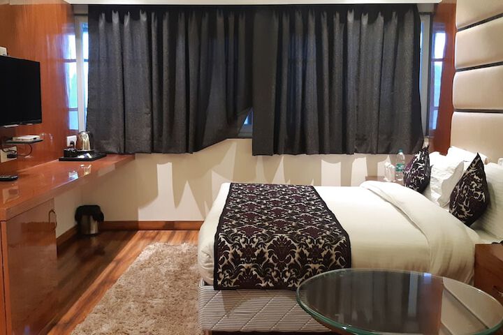 Room 13 of 23