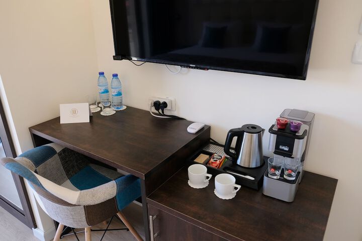 Room 32 of 106