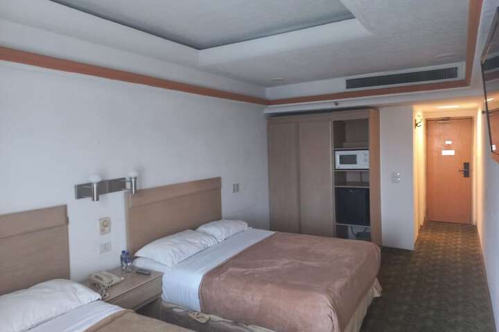 Room 25 of 48