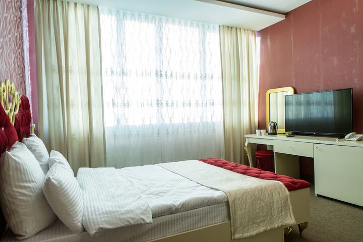 Room 8 of 30