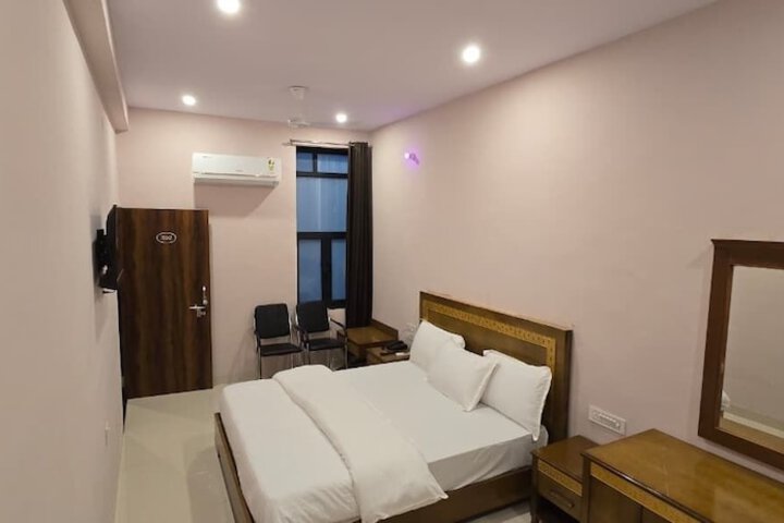 Room 21 of 40