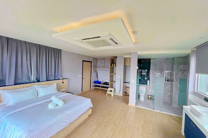 Room 33 of 336