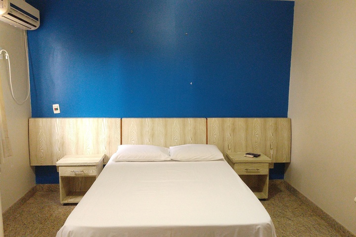 Room 6 of 13