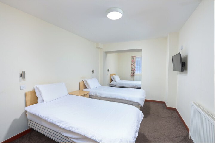 Room 13 of 34