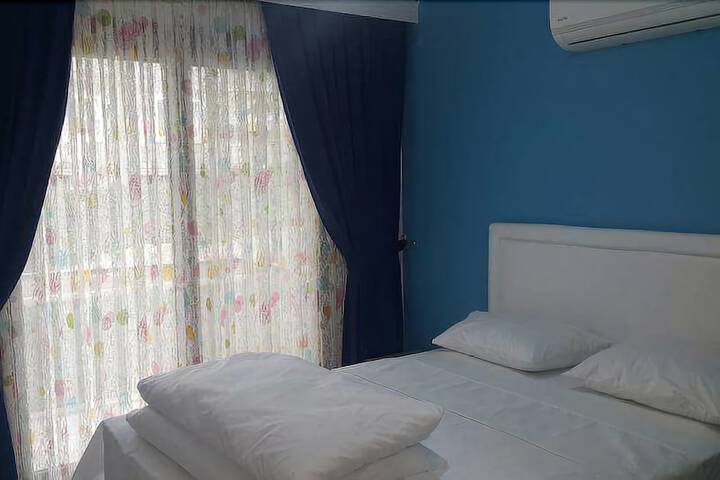 Room 3 of 82