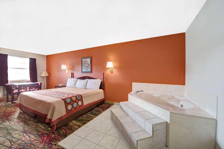 1 King Bed (2 of 11)