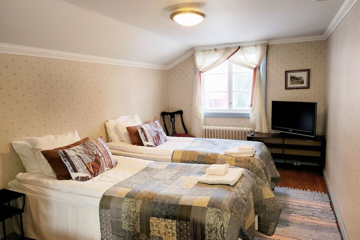 Room 15 of 36