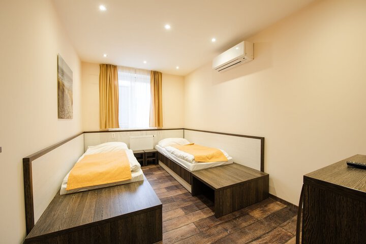 Room 12 of 47